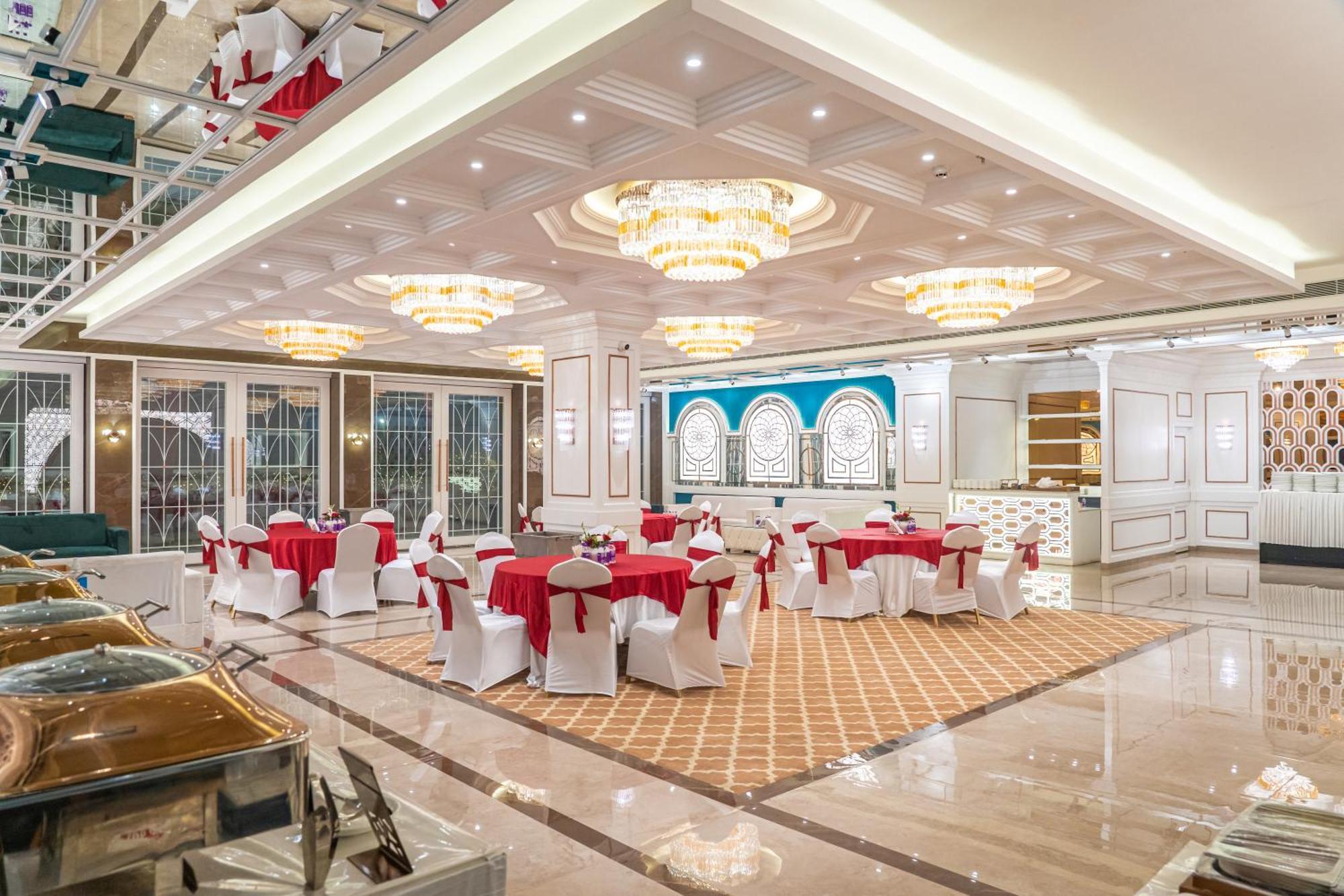 Clarion Hotel Dehradun Extérieur photo
